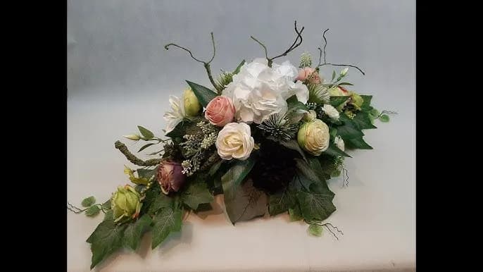 Jak zrobić stroik na cmentarz z hortensji, by wyrazić pamięć i szacunek