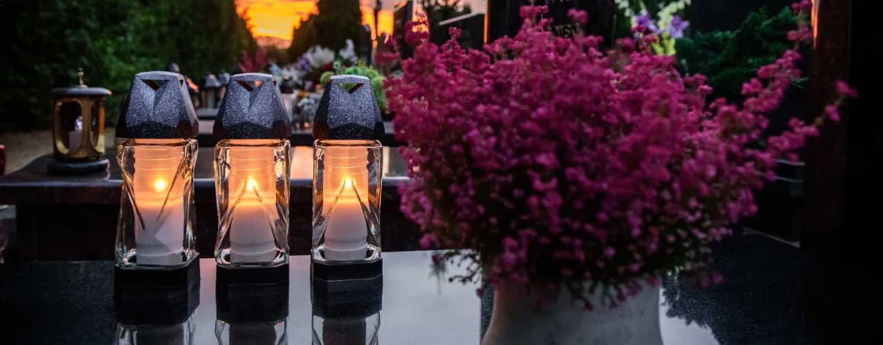 Jak ustawić znicze na pomniku, by uniknąć błędów i zapewnić bezpieczeństwo