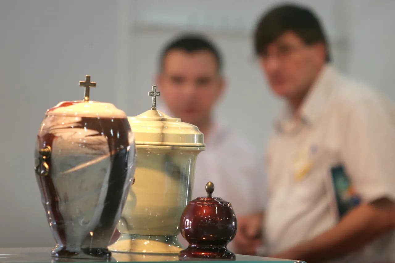 Czy podczas kremacji spalają się kości? Prawda o tym procesie