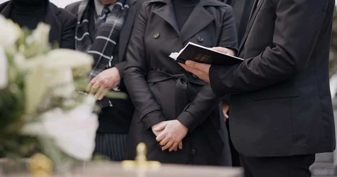 Pieniądze z OFE po śmierci męża – jak je otrzymać i uniknąć błędów