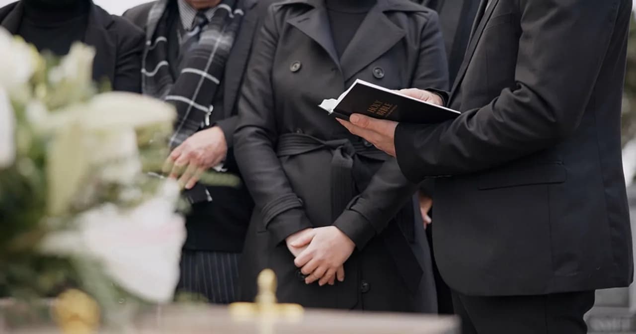 Pieniądze z OFE po śmierci męża – jak je otrzymać i uniknąć błędów