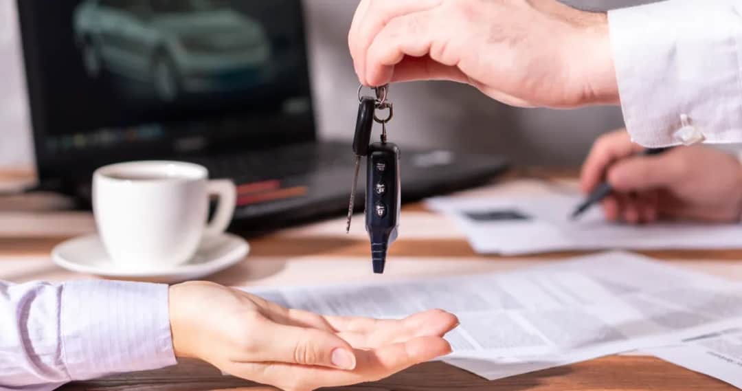 Czy żona może sprzedać samochód po śmierci męża? Sprawdź formalności